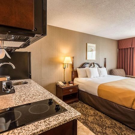Suburban Extended Stay Hotel Fairmont Bagian luar foto