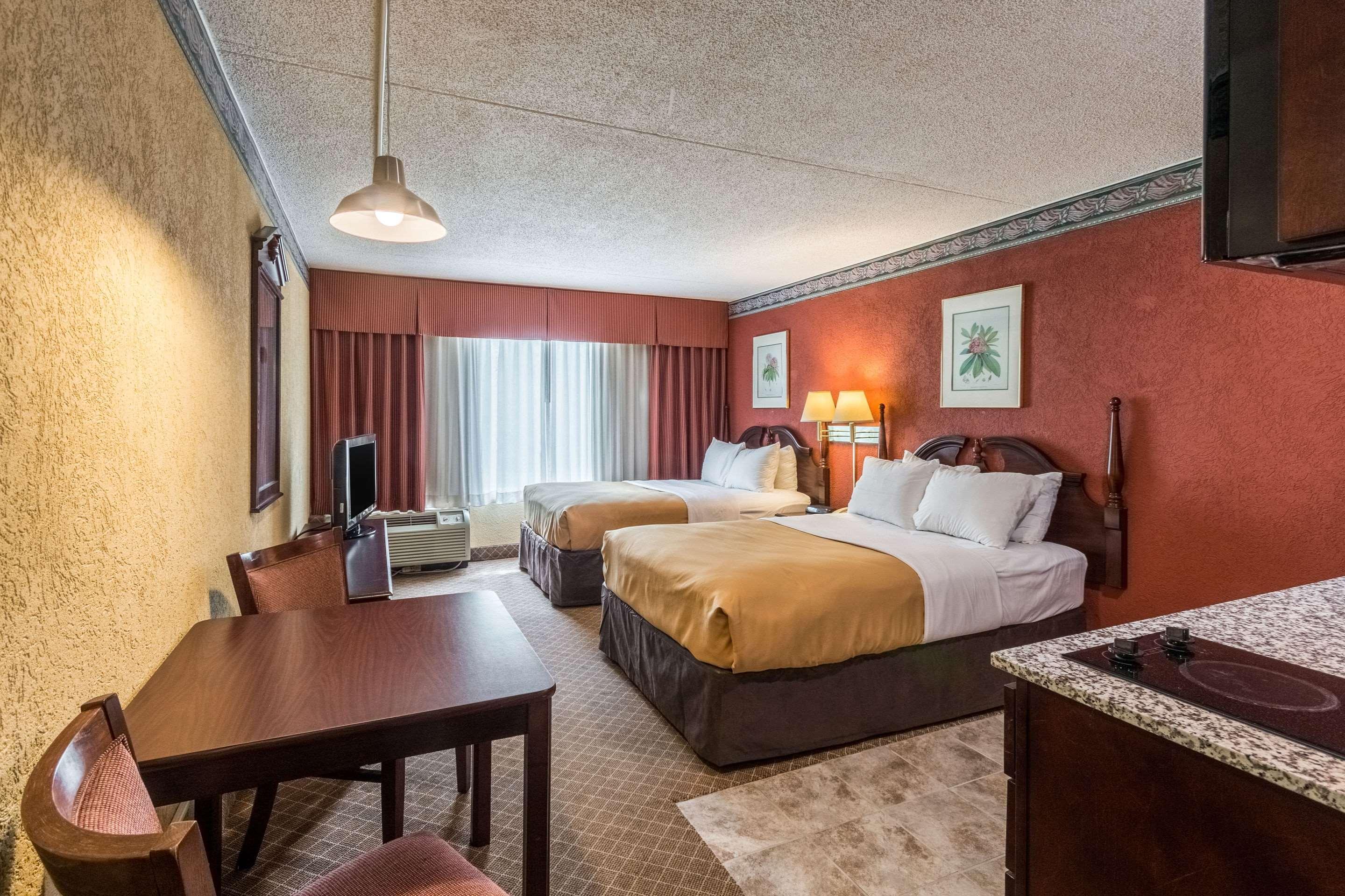 Suburban Extended Stay Hotel Fairmont Bagian luar foto