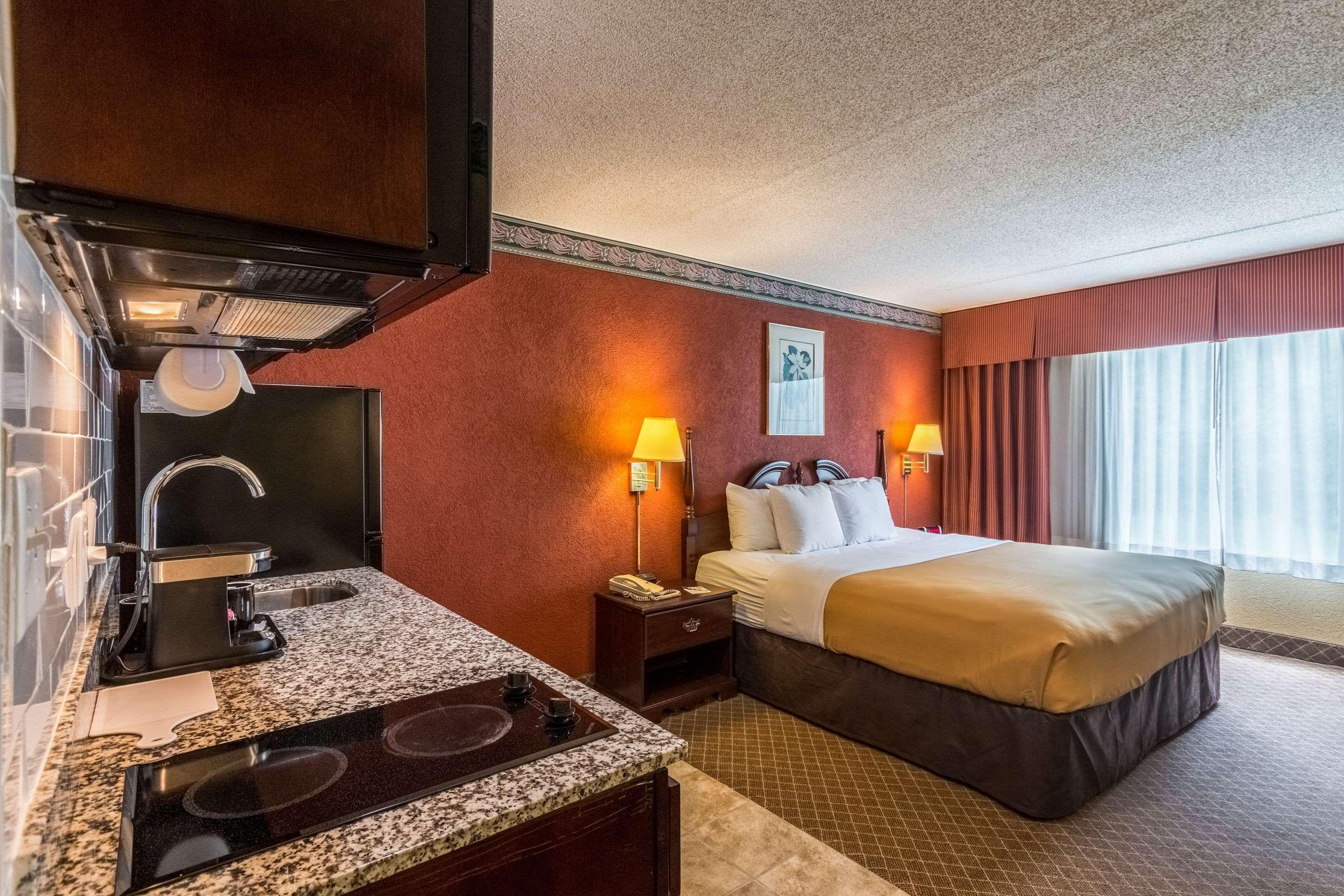 Suburban Extended Stay Hotel Fairmont Bagian luar foto