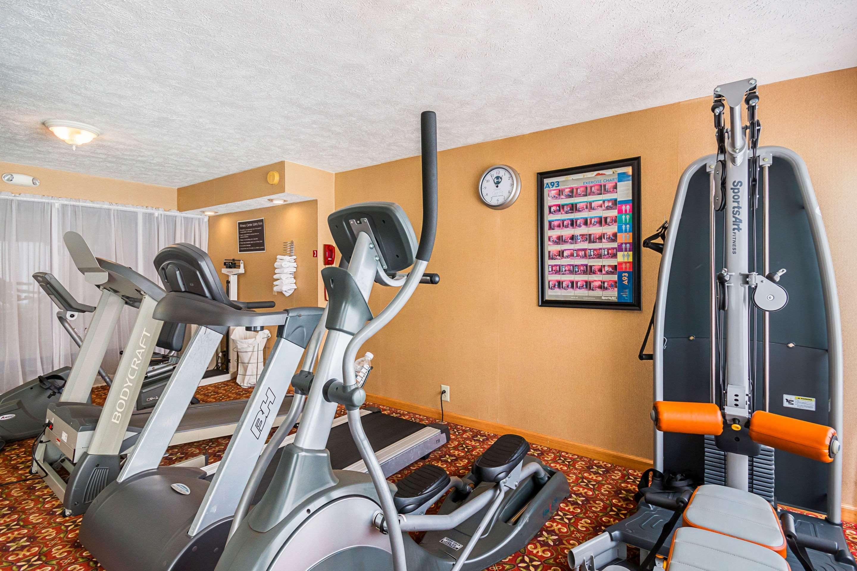 Suburban Extended Stay Hotel Fairmont Bagian luar foto