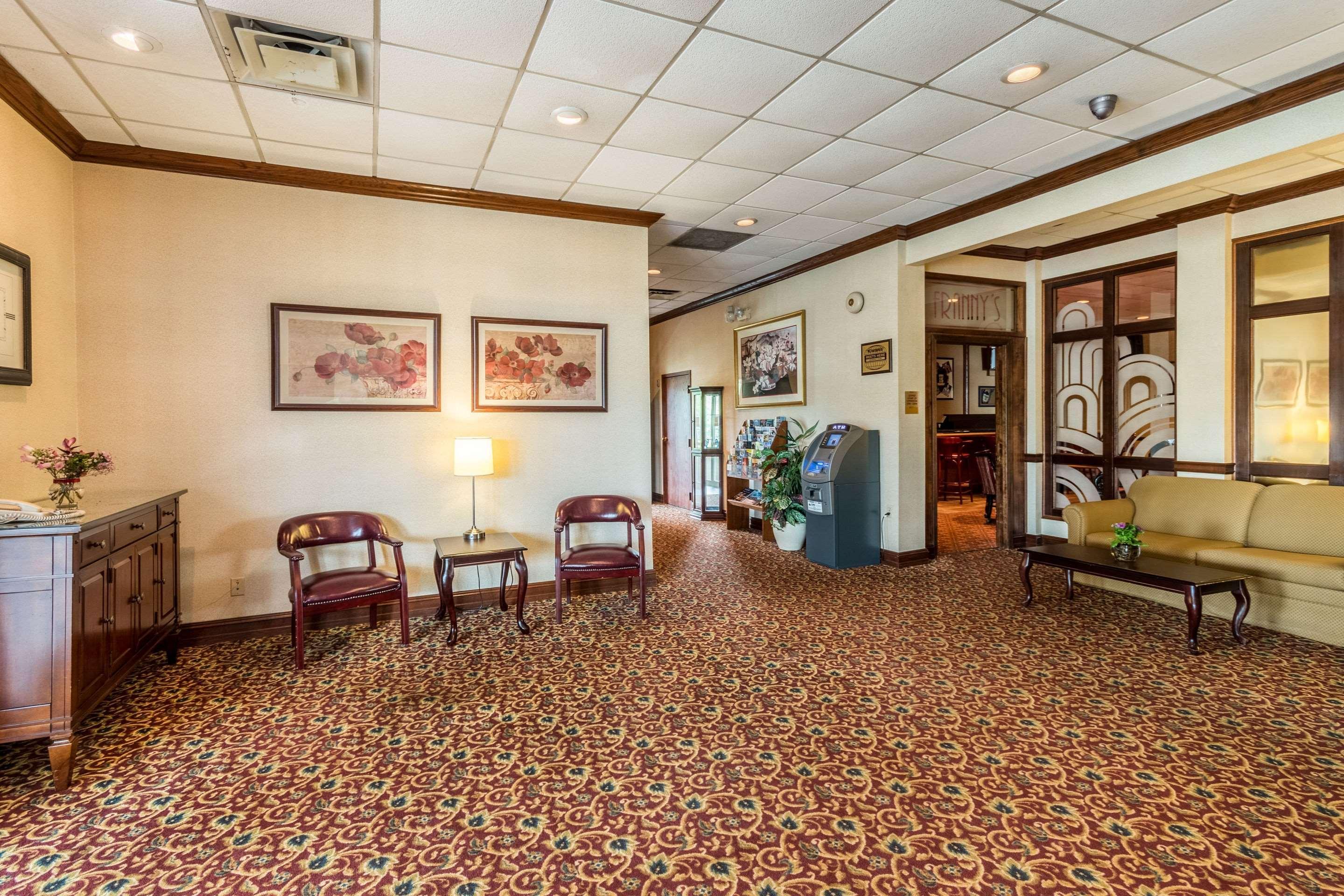 Suburban Extended Stay Hotel Fairmont Bagian luar foto