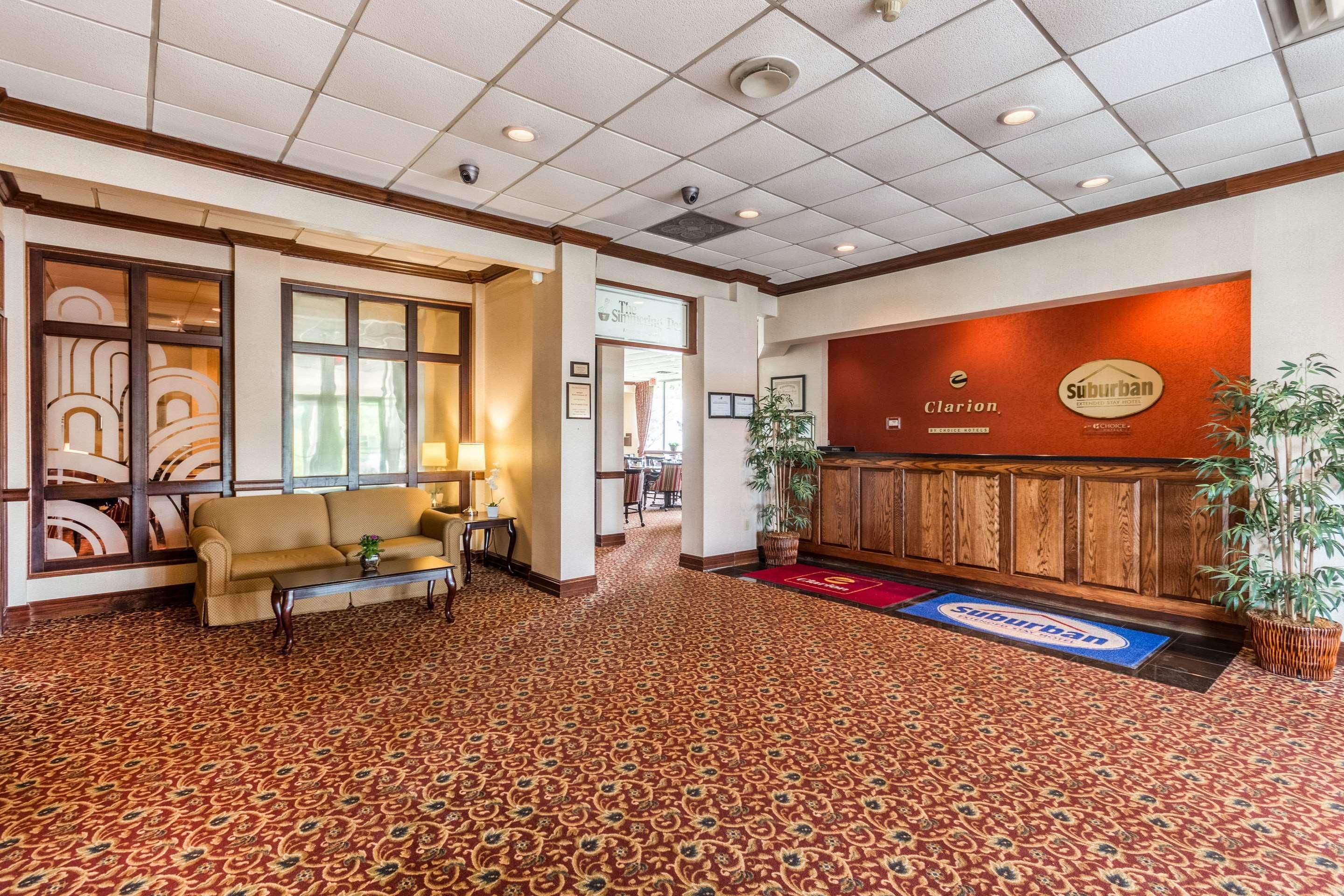 Suburban Extended Stay Hotel Fairmont Bagian luar foto